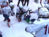 Хоккеистки-школьницы устроили массовую драку на льду