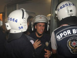 Фанатов «Галатасарая» разогнали газом в аэропорту