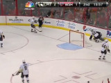Игрок НХЛ забросил шайбу с отскоком от борта