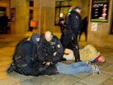 Фанаты ЦСКА ранили двух полицейских в Праге