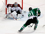 Варламов отразил 41 бросок в матче НХЛ
