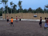 Плющенко организовал на Мальдивах футбольную команду