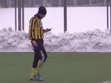 Украинского футболиста дисквалифицировали за разговор по телефону