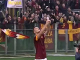 Футболист «Ромы» сделал селфи с фанатами после забитого мяча