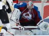 Голкипера Варламова признали первой звездой дня в НХЛ