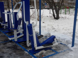 В центре Смоленска установили тренажеры… в снег и грязь