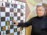 «Возраст — не помеха». 70-летний смоленский шахматист завоевал медаль на турнире в Швейцарии