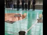 В Смоленске крыша школьного спортзала протекла после ремонта